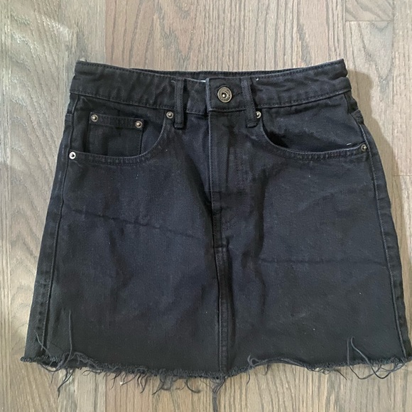 Zara TRF black denim skirt - Picture 2 of 2